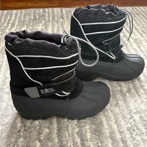 Black Totes Kids Winter Snow Boots, size 2